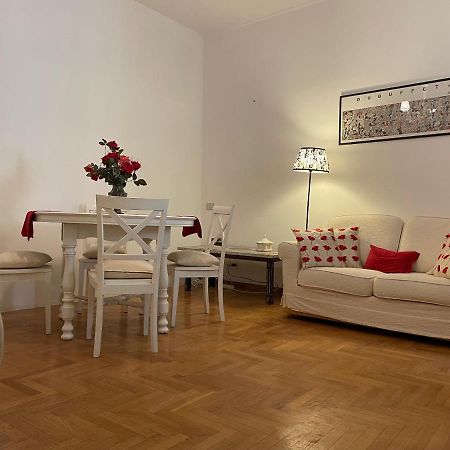 Elegant Apt-Typical Roman Palazzina Pz Alessandria Exteriör bild