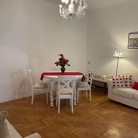 Elegant Apt-Typical Roman Palazzina Pz Alessandria Exteriör bild