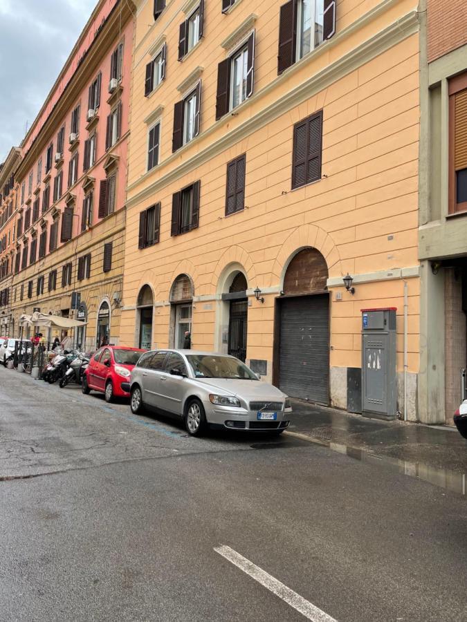 Elegant Apt-Typical Roman Palazzina Pz Alessandria Exteriör bild