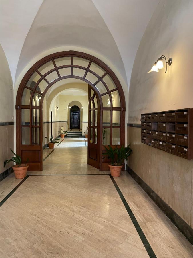 Elegant Apt-Typical Roman Palazzina Pz Alessandria Exteriör bild