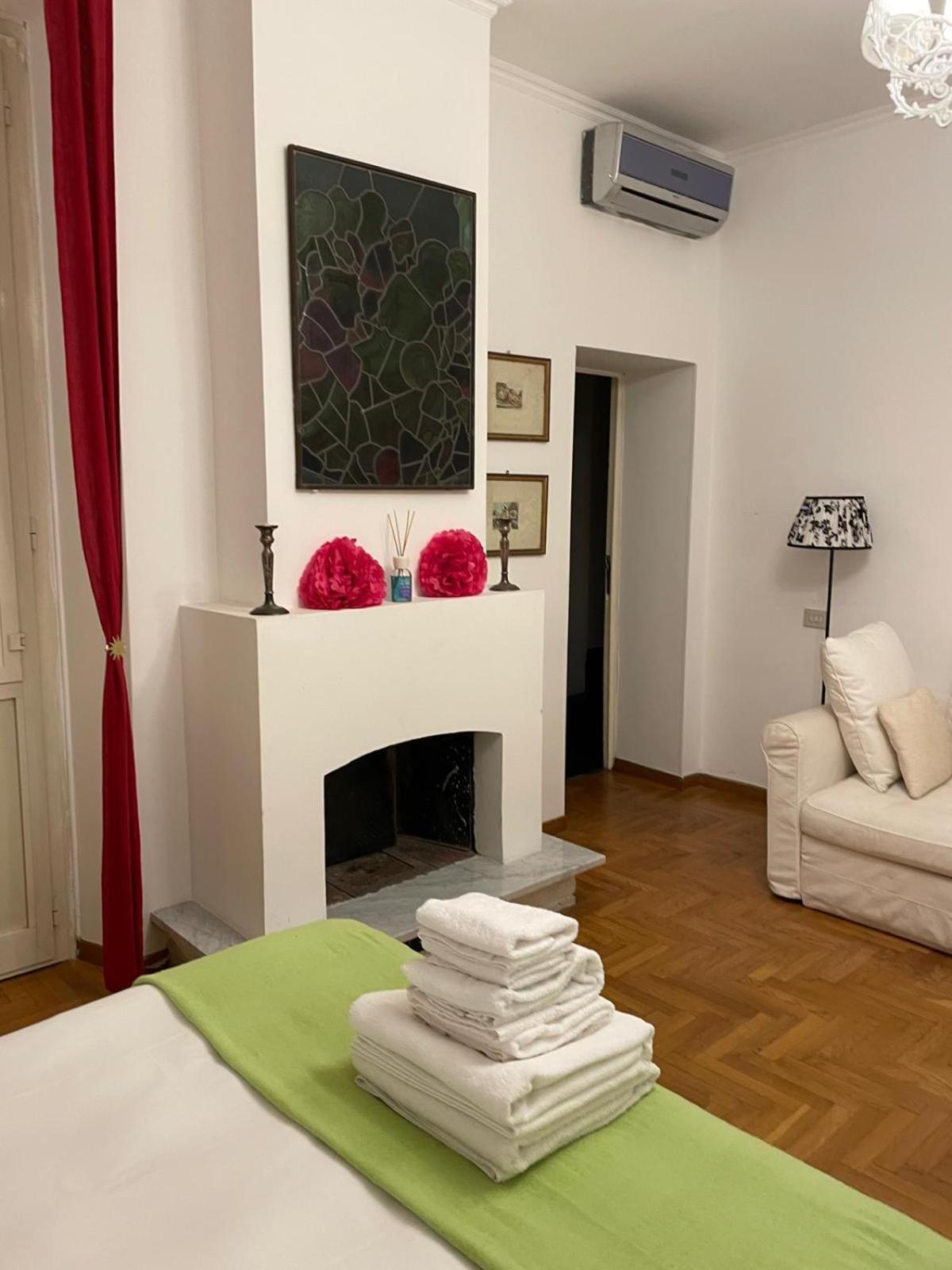 Elegant Apt-Typical Roman Palazzina Pz Alessandria Exteriör bild